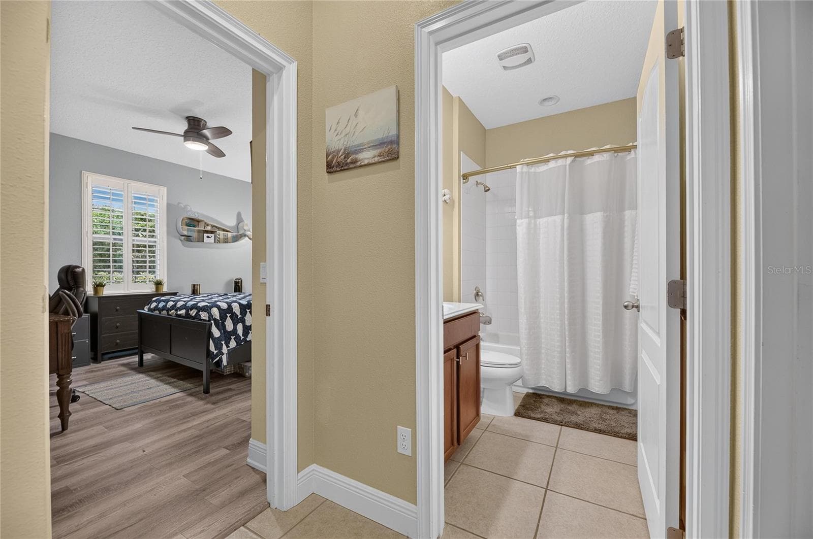 Bedroom #3 and Bathroom #2 - 6911 SAIL VIEW LN, APOLLO BEACH