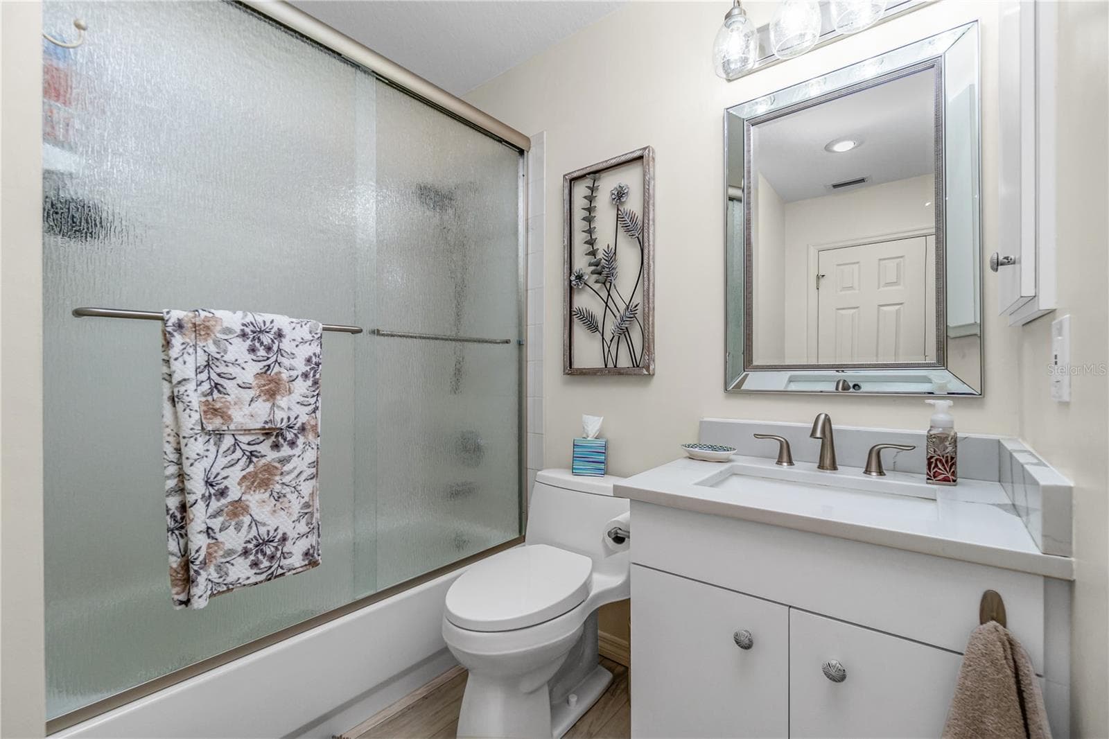 Guest bath - 4260 PLACIDA RD #9D, ENGLEWOOD