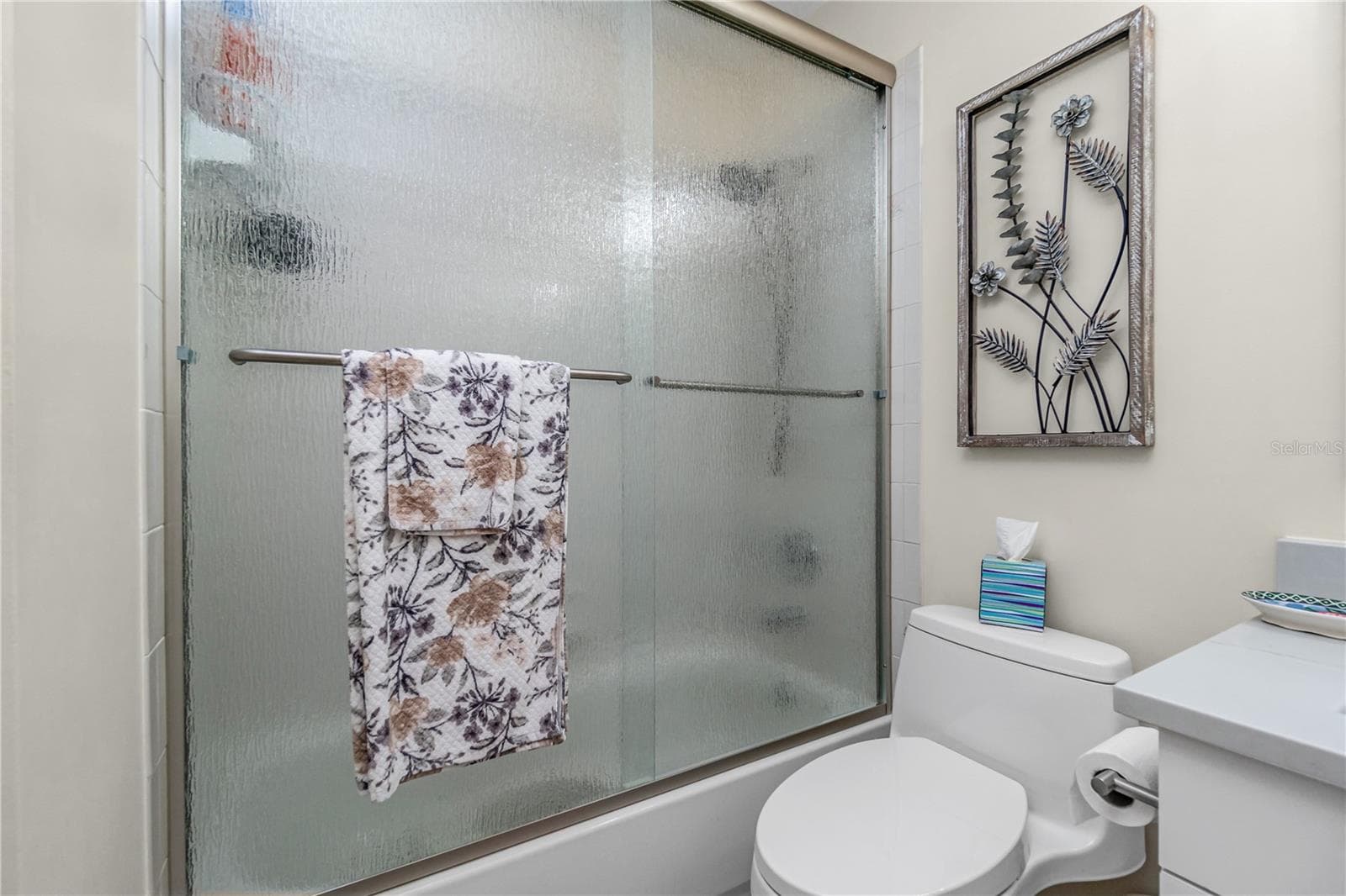 Guest bath - 4260 PLACIDA RD #9D, ENGLEWOOD