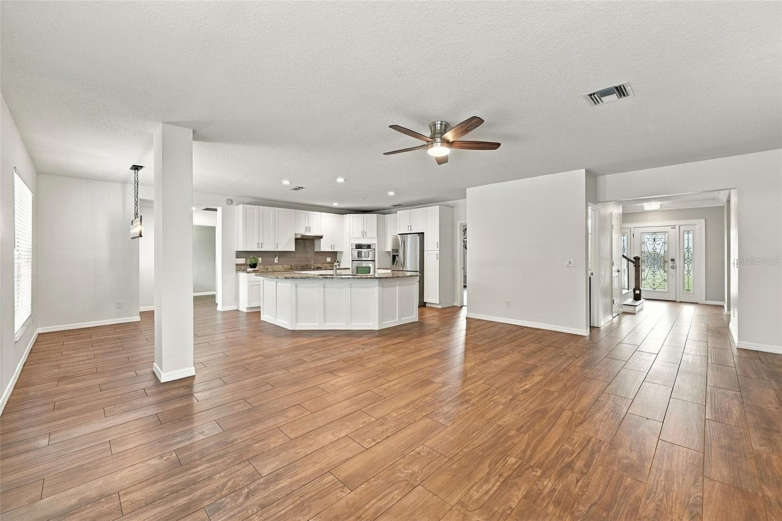 Family Room / Open Floor Plan - 1349 VALLEY PINE CIR, APOPKA