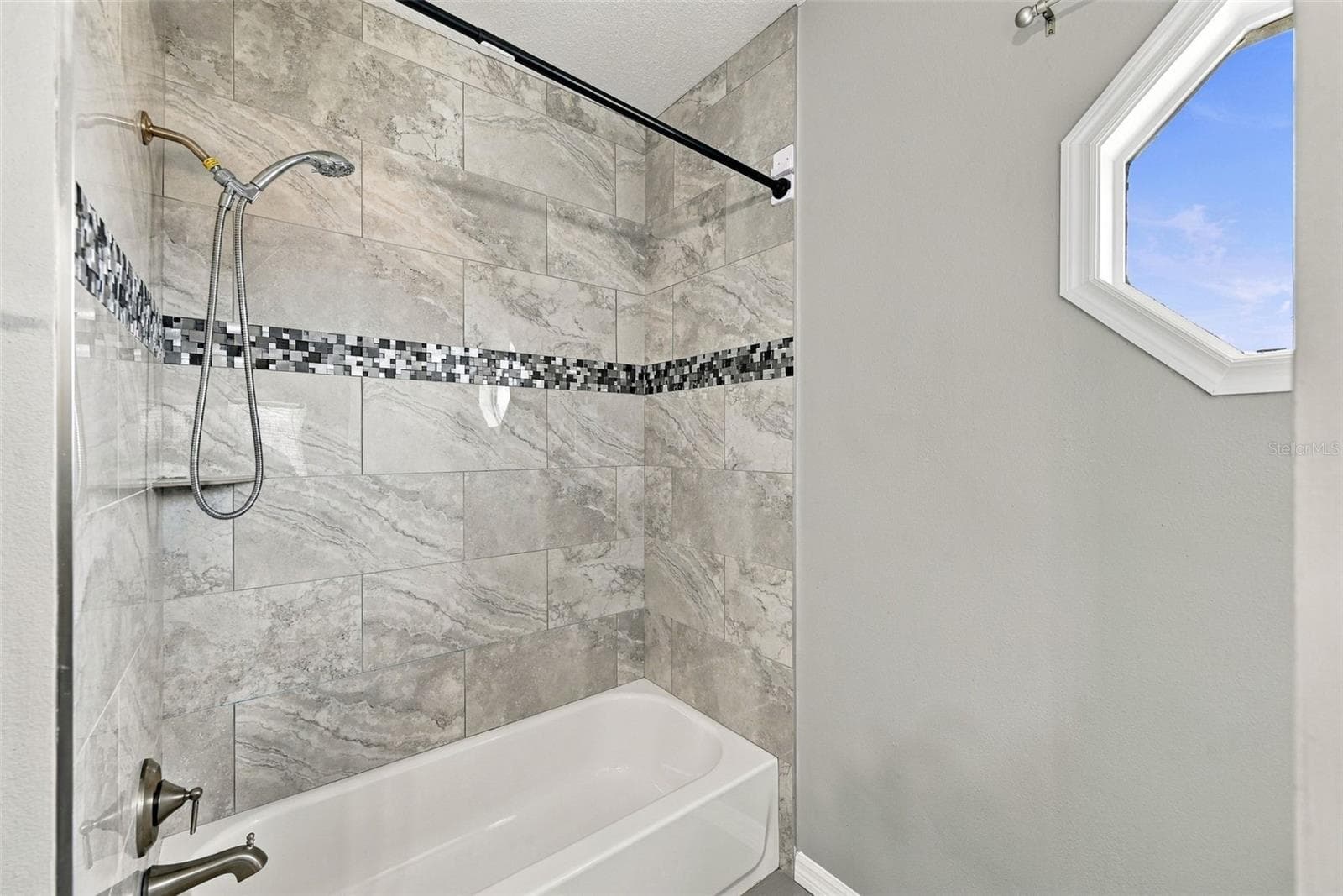 bedroom 5 with en suite - 1349 VALLEY PINE CIR, APOPKA