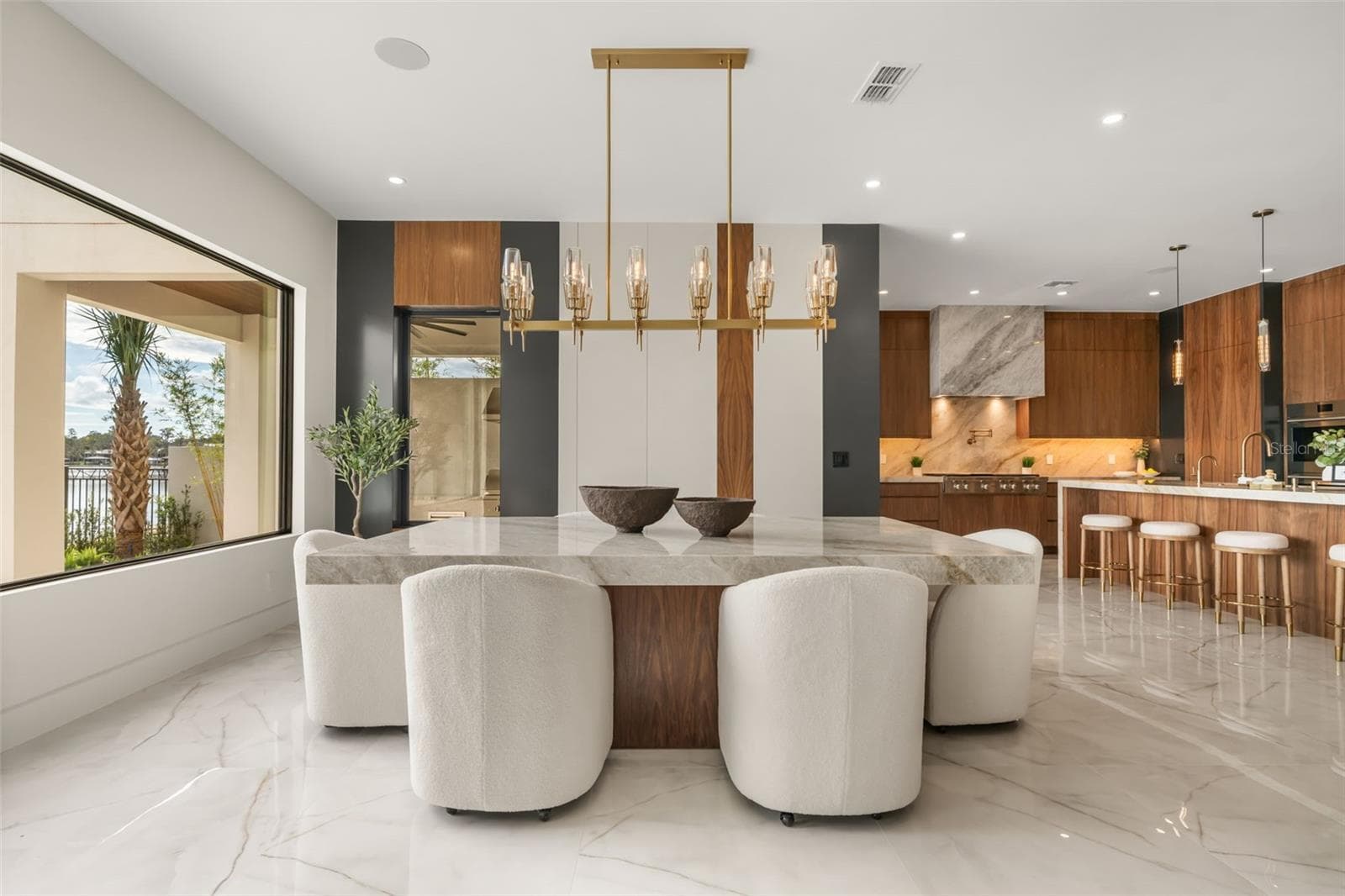 Dining table which seats 10 - 9117 BAY POINT DR, ORLANDO