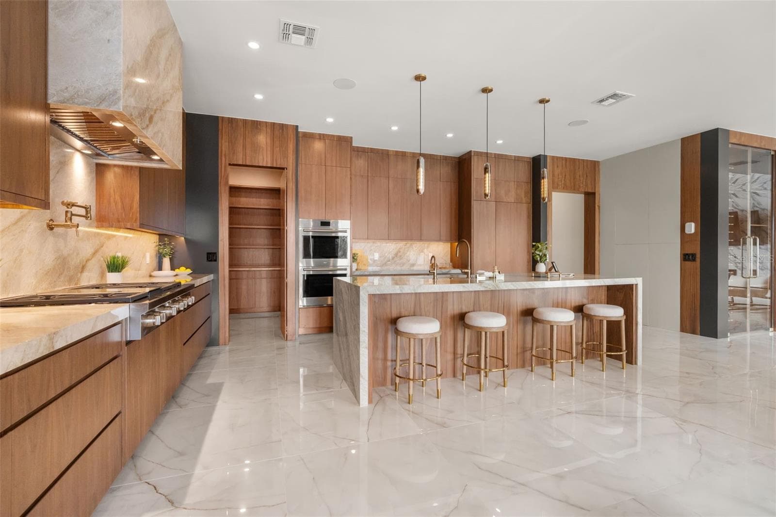 Hidden pantry - 9117 BAY POINT DR, ORLANDO