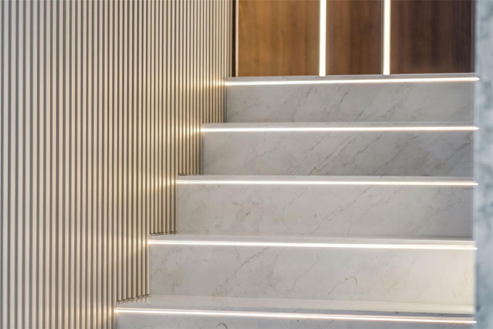 Illuminated stairs up - 9117 BAY POINT DR, ORLANDO