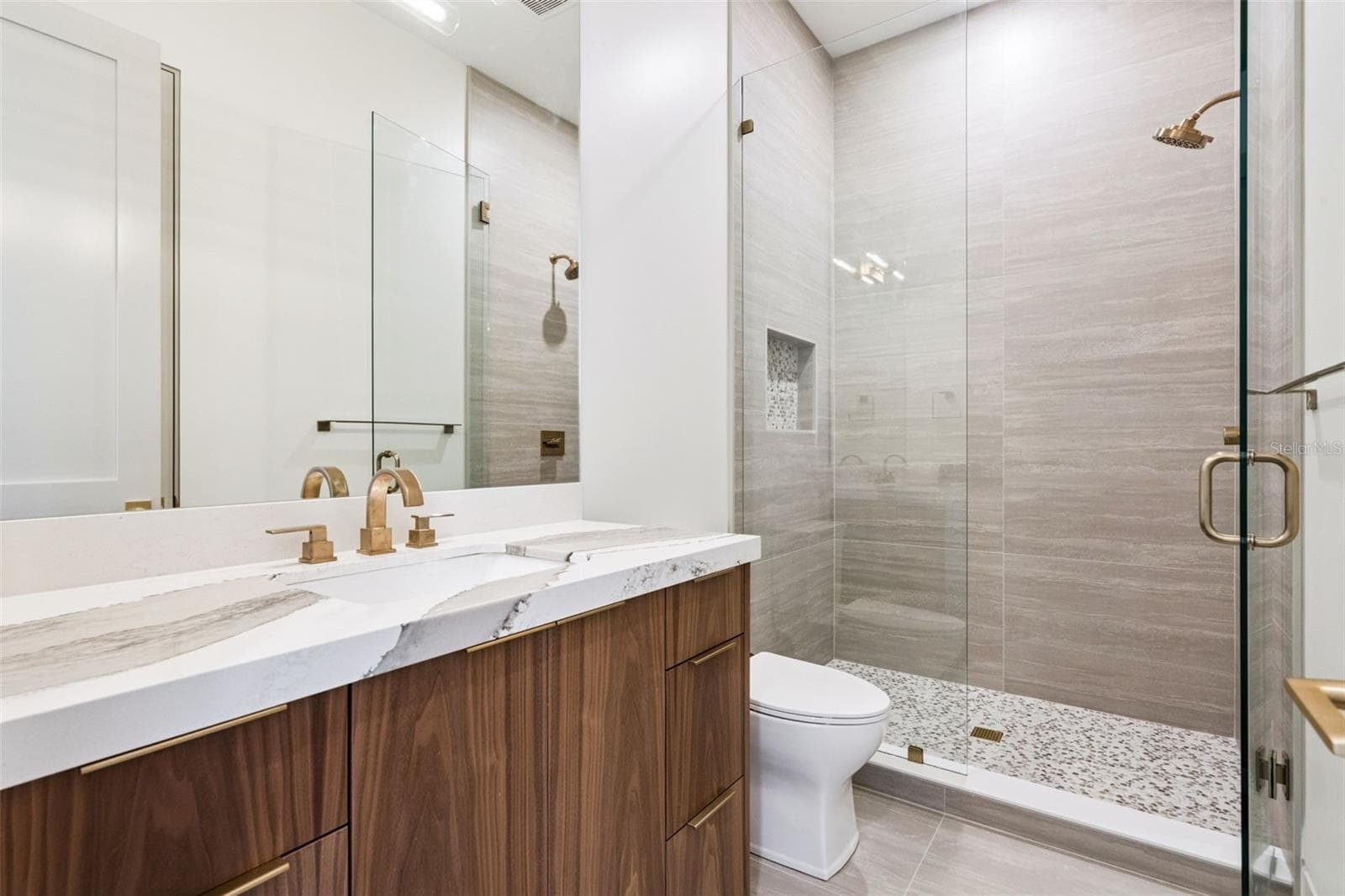 Bathroom 4 - 9117 BAY POINT DR, ORLANDO
