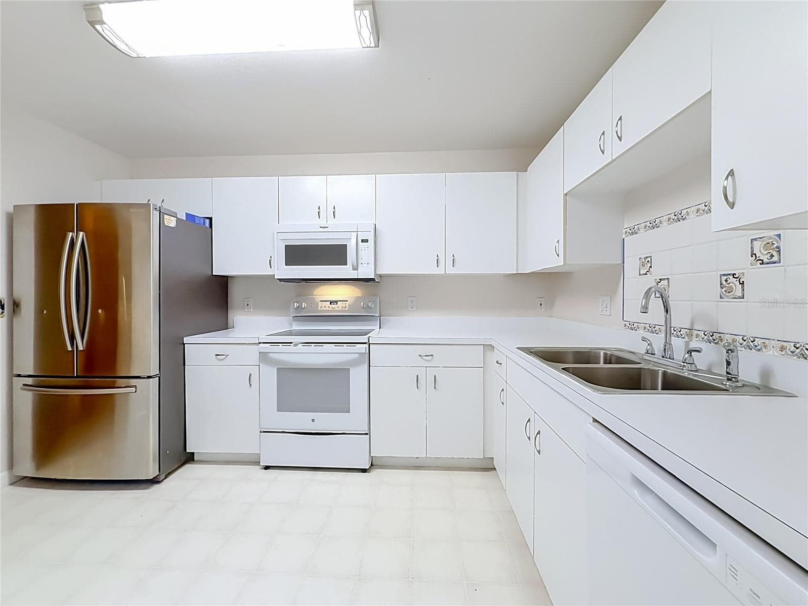 lots of counter space in kitchen - 2038 BRAXTON ST, CLERMONT