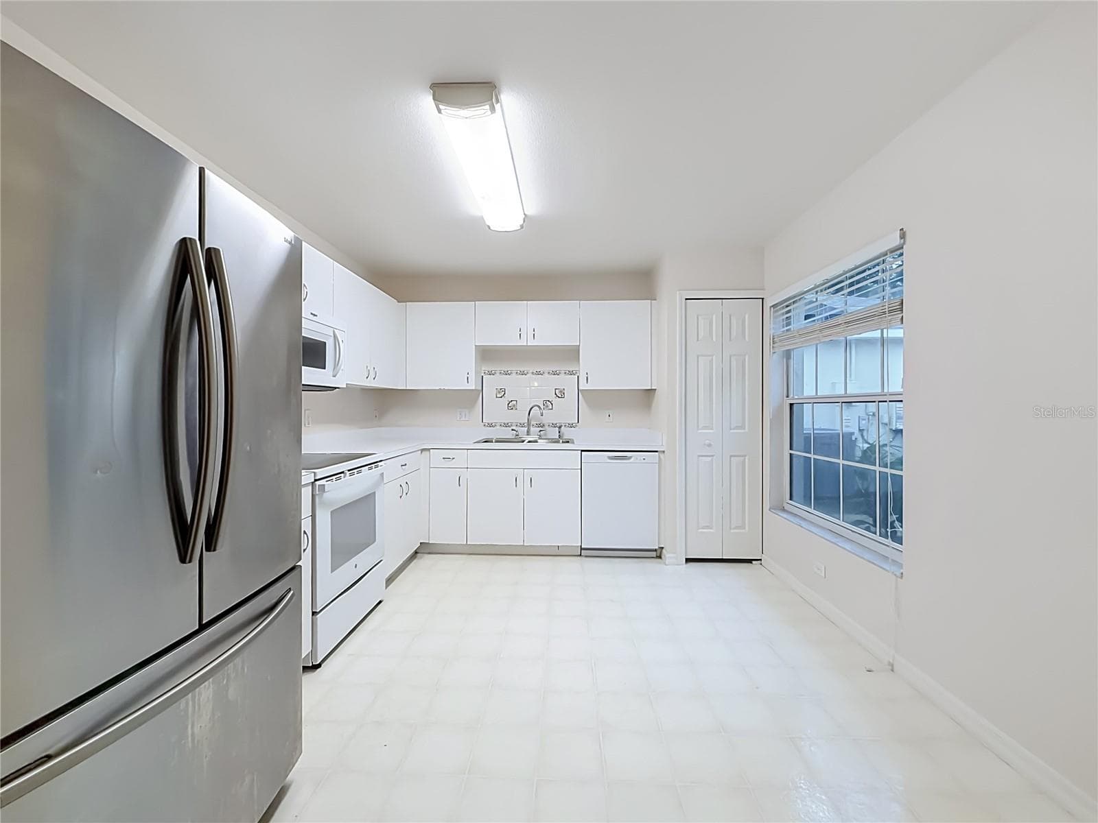 Large window in the Kitchen - 2038 BRAXTON ST, CLERMONT