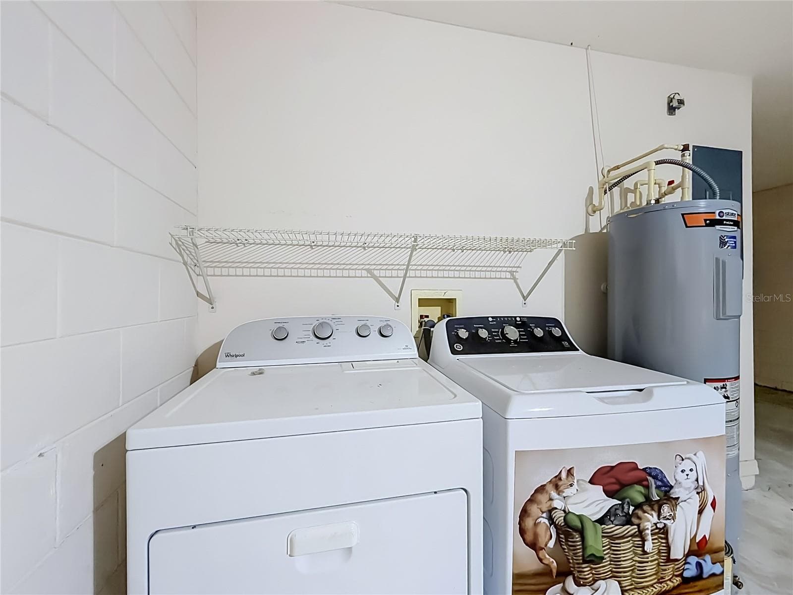 Laundry space in garage - 2038 BRAXTON ST, CLERMONT