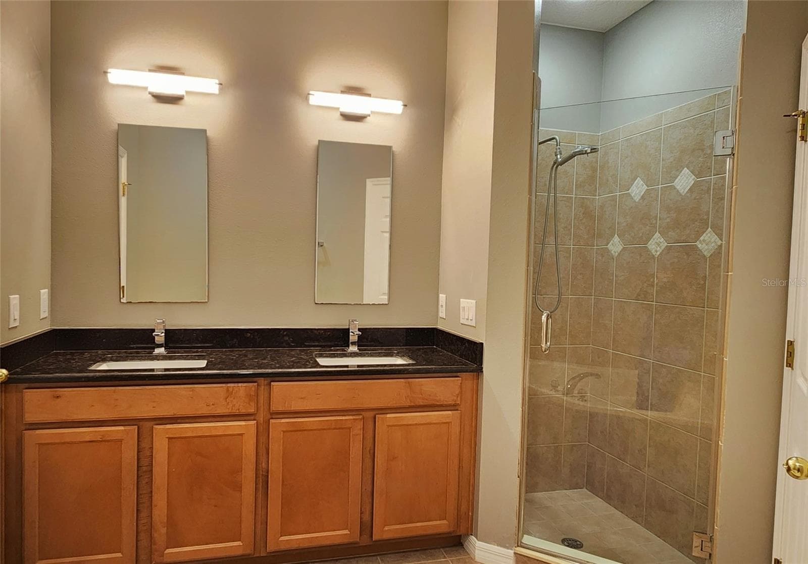 Primary Bathroom (dual sinks and stand in shower) - 491 HARBOR WINDS CT, WINTER SPRINGS