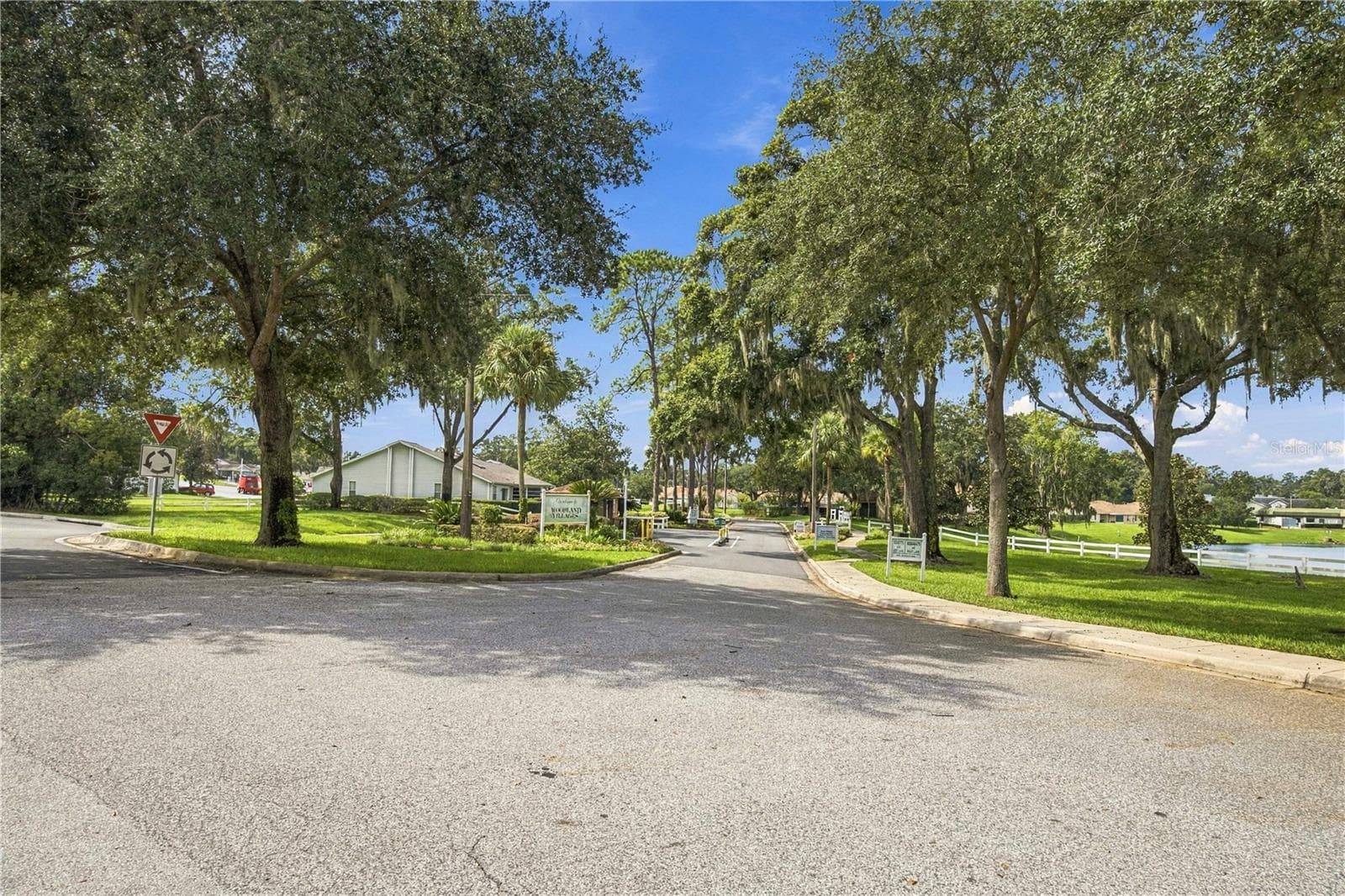 gated entrance - 2311 SE 19TH CIR, OCALA