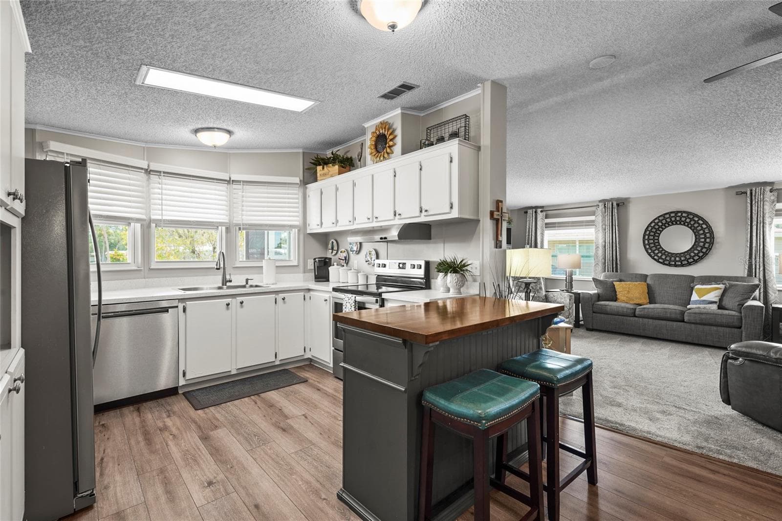 Condominium at 8470 IMPERIAL CIR, PALMETTO, photo 2 of 82