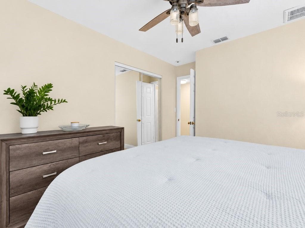 Bedroom 2 angle 2 - 2429 PARK ST N, ST PETERSBURG