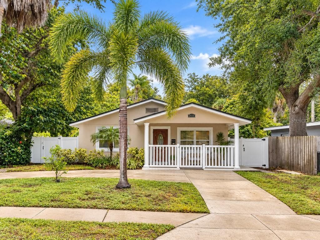 Front of house with Driveway entry 2 - 2429 PARK ST N, ST PETERSBURG