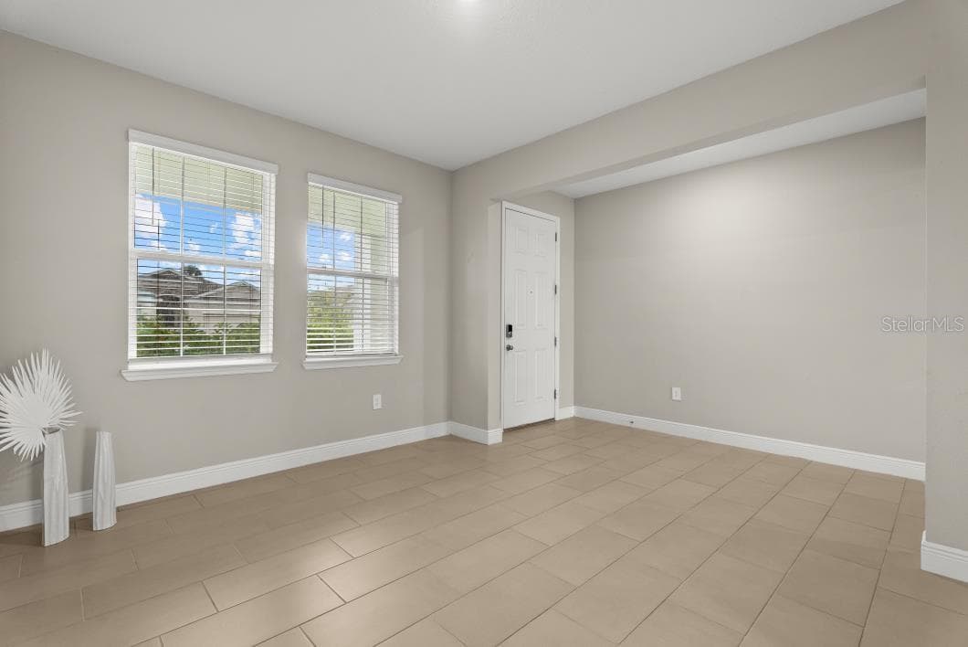 Single Family Residence at 5728 WOODLAND SAGE DR, SARASOTA, photo 4 of 46