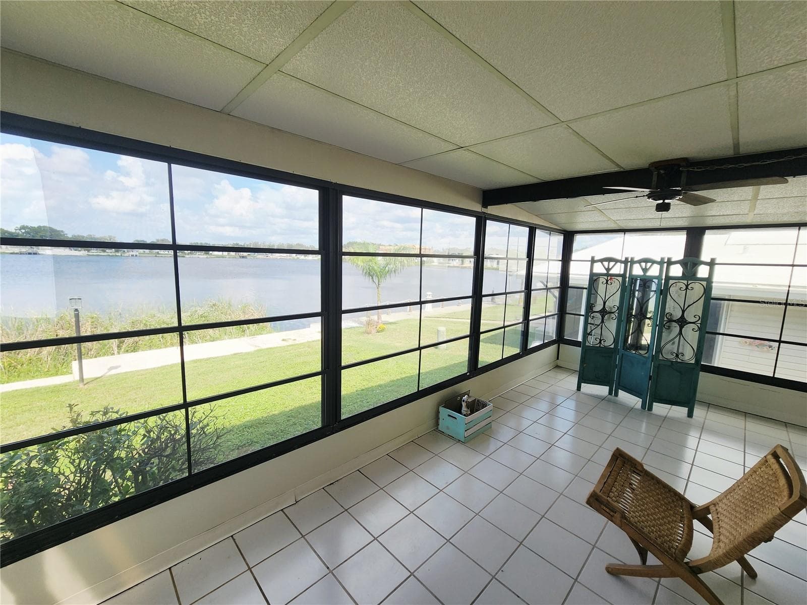 Florida Room w/awesome view of lake. - 808 53RD AVE E #301, BRADENTON