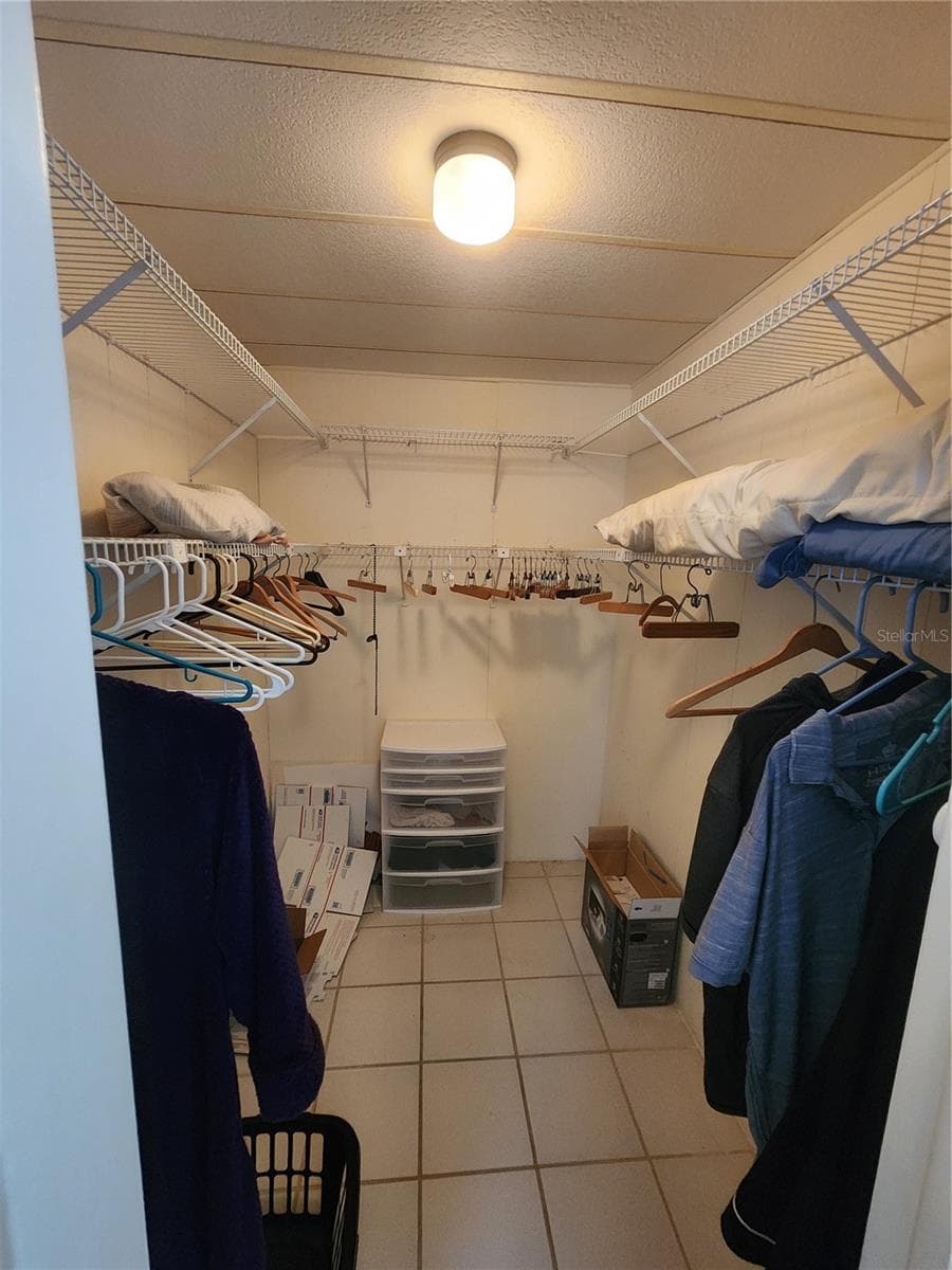 Walk in closets - 808 53RD AVE E #301, BRADENTON
