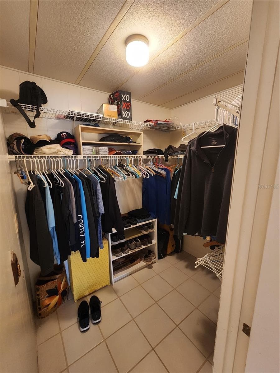 Walk in closets - 808 53RD AVE E #301, BRADENTON