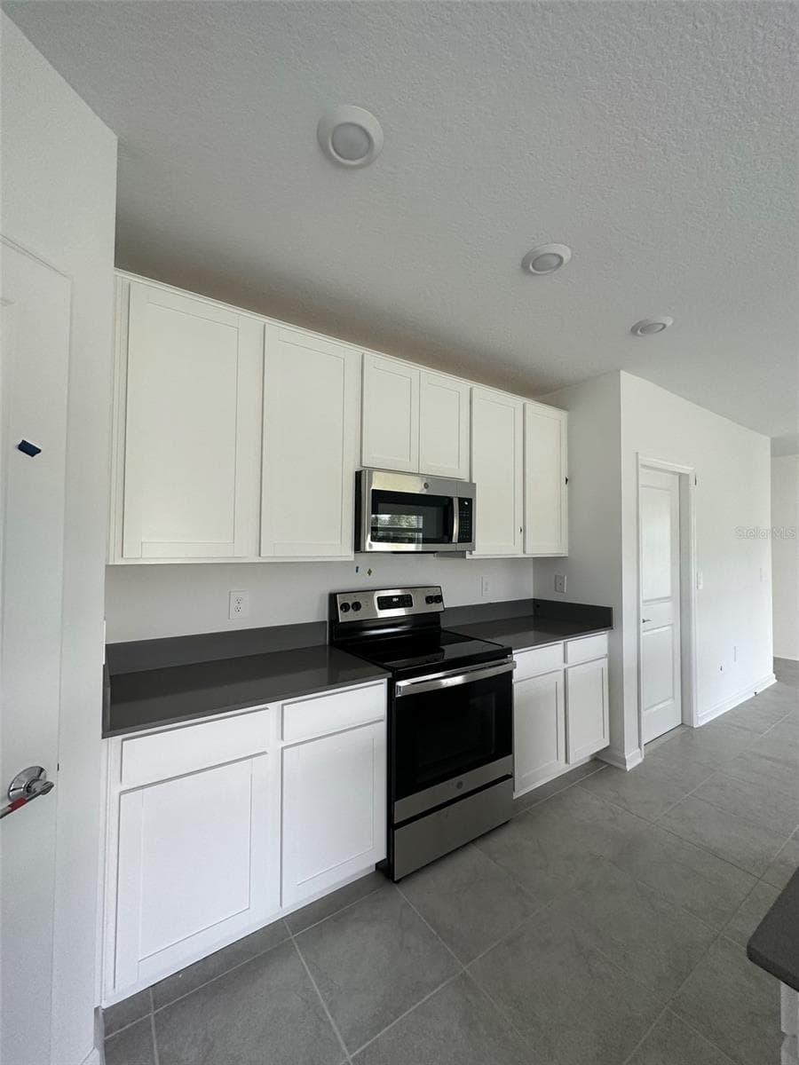 Single Family Residence at 844 DARING DR, DAVENPORT, photo 6 of 19