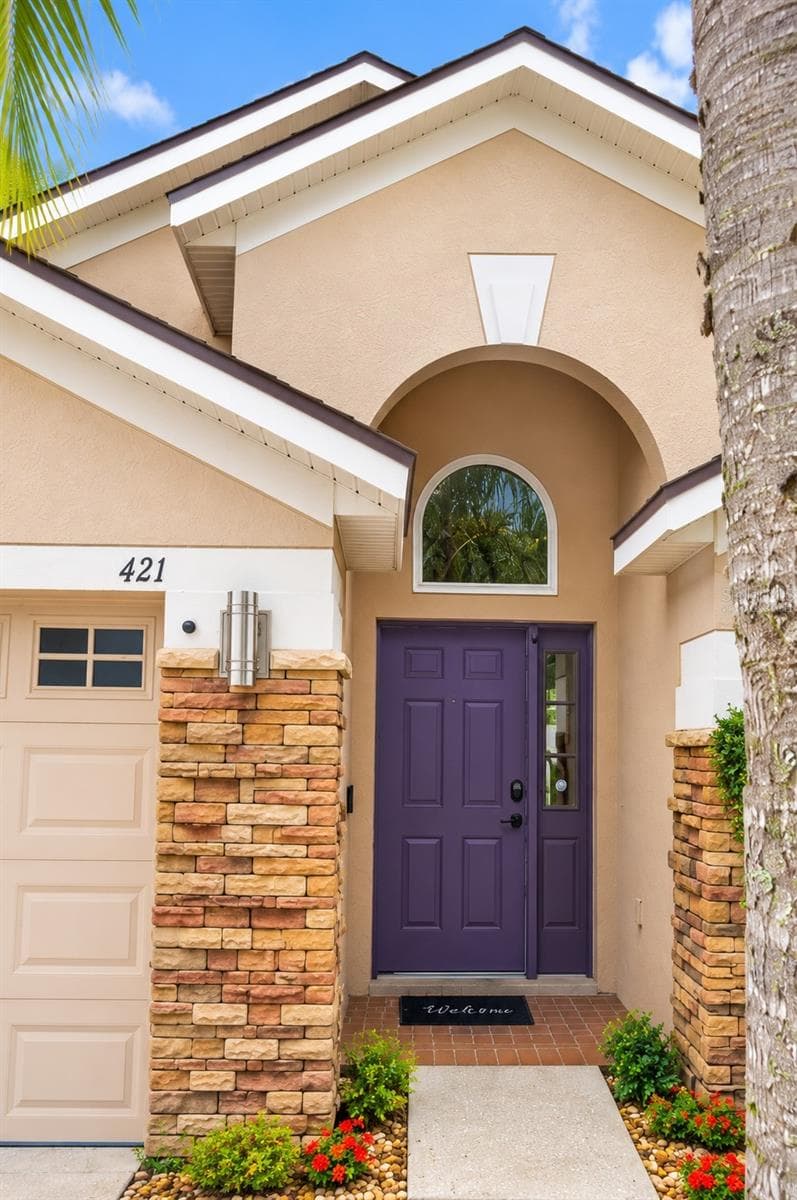 (Virtually Staged) Entry - 421 THICKET CREST RD, SEFFNER
