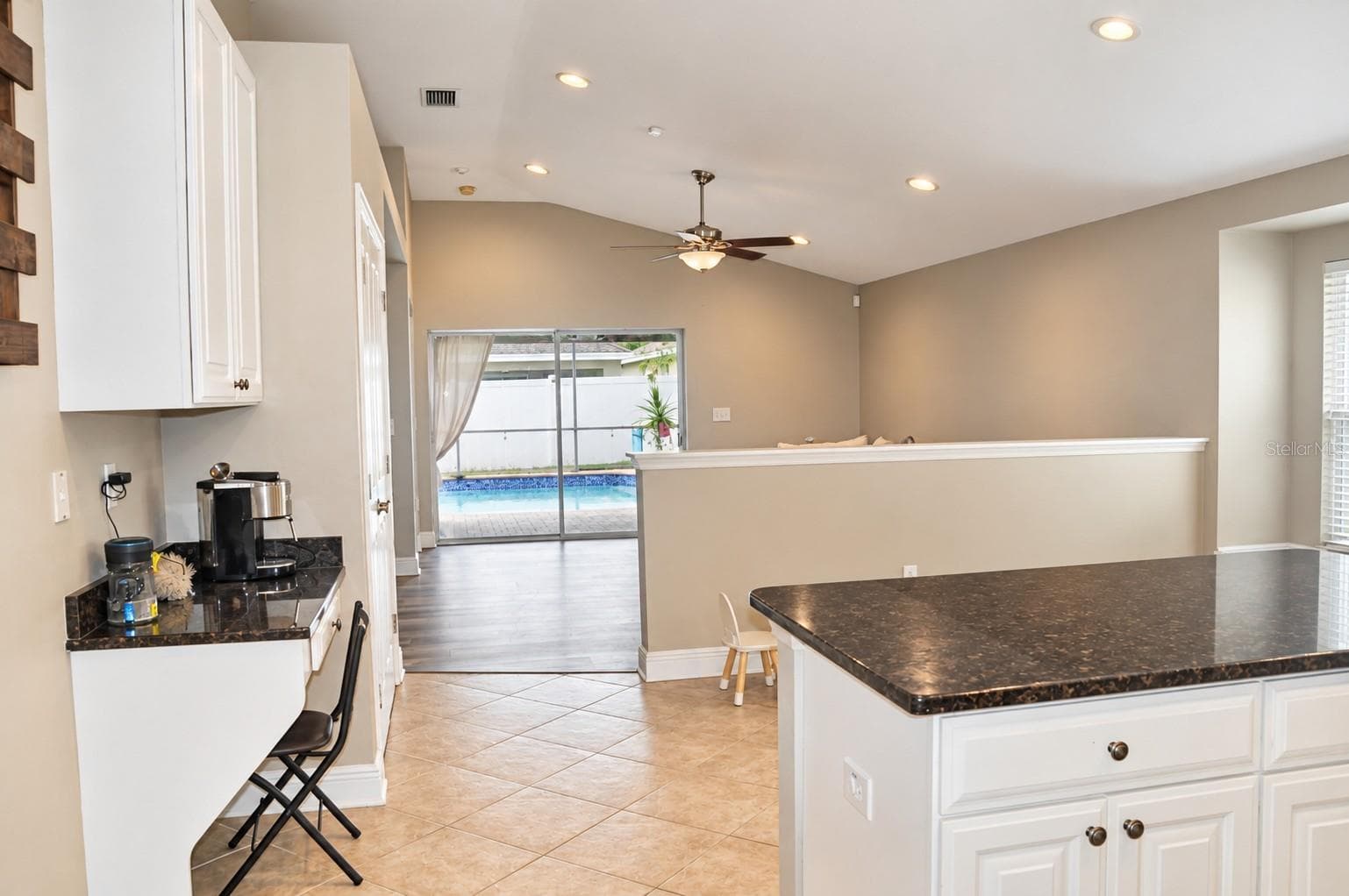 Hallway View - 421 THICKET CREST RD, SEFFNER