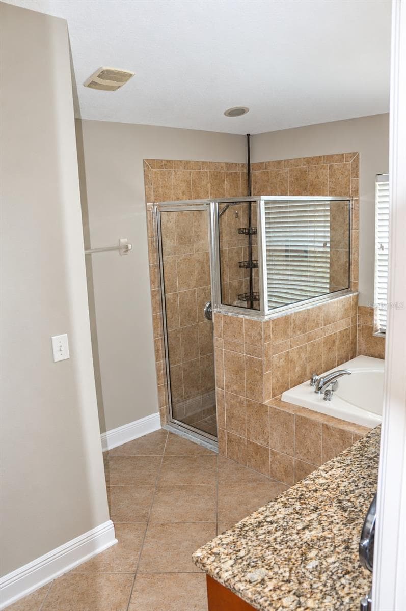 MB Shower - 421 THICKET CREST RD, SEFFNER