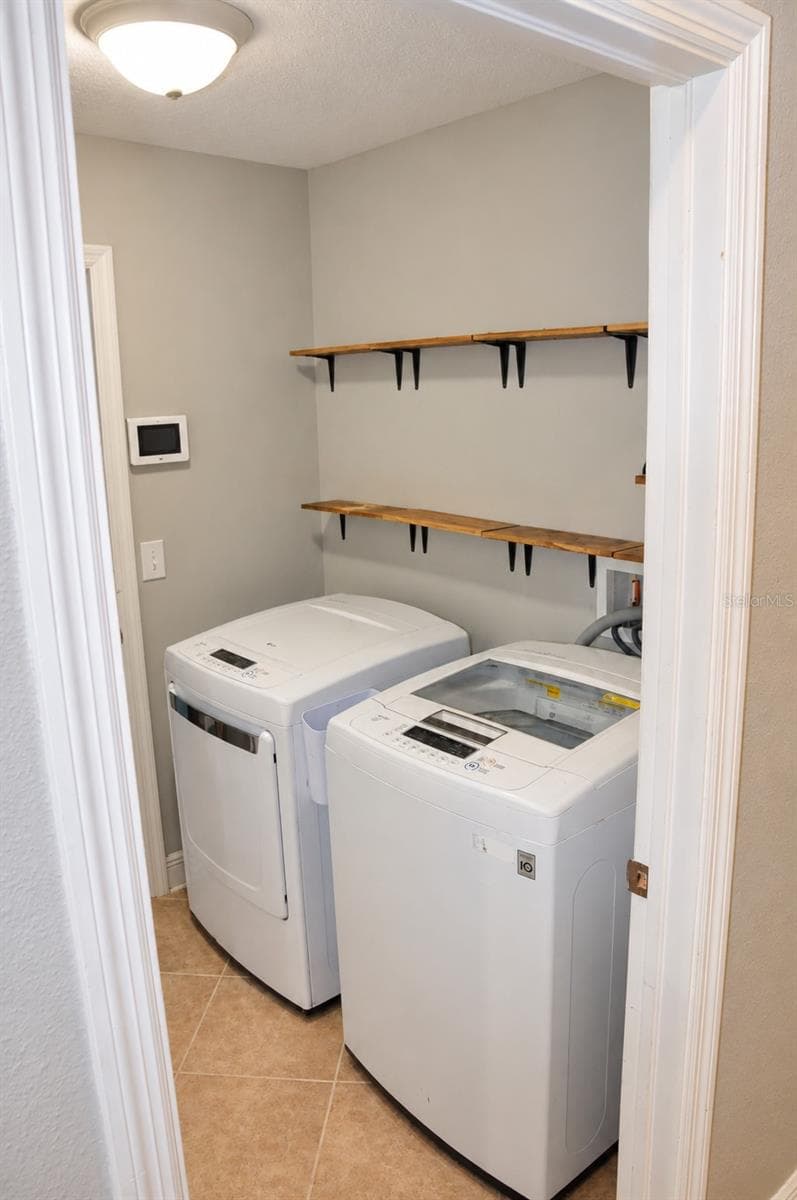 Laundry / Garage Entrance - 421 THICKET CREST RD, SEFFNER