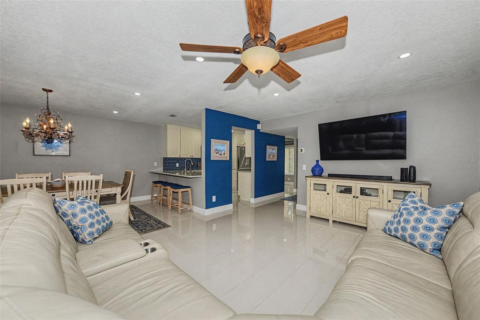 Living Room - 1801 E LAKE RD #1D, PALM HARBOR