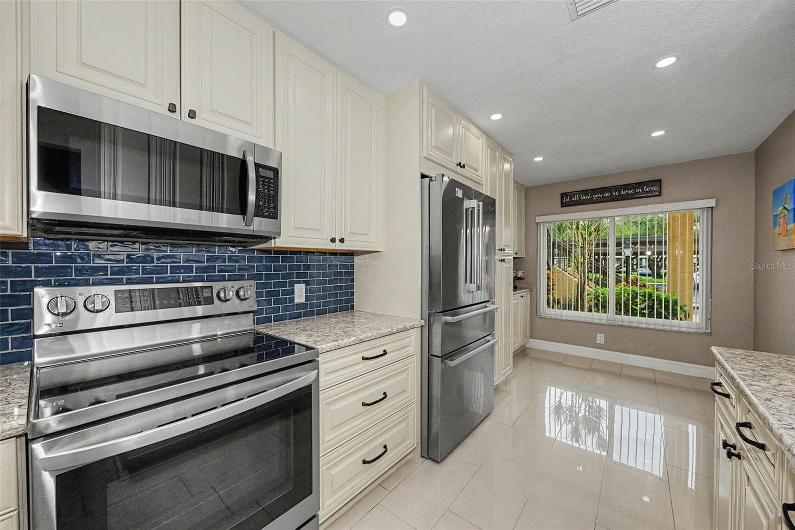 Kitchen w/air fryer, convection oven combo - 1801 E LAKE RD #1D, PALM HARBOR