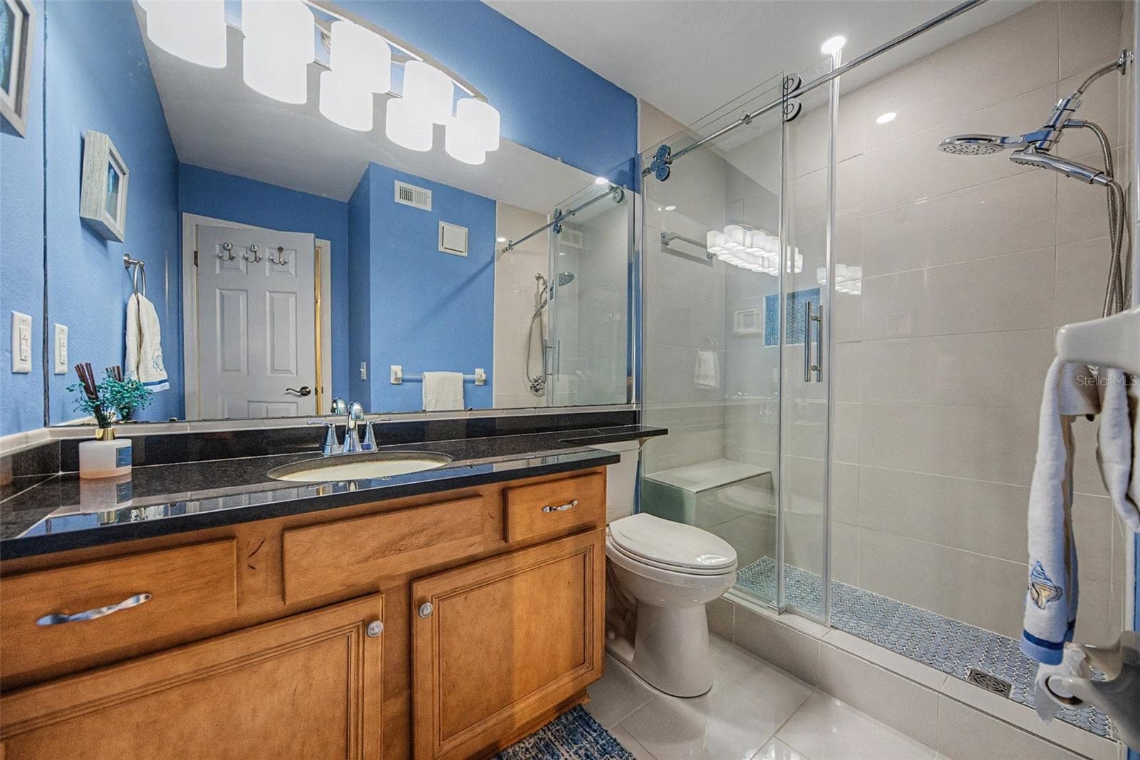 Guest Bathroom - 1801 E LAKE RD #1D, PALM HARBOR