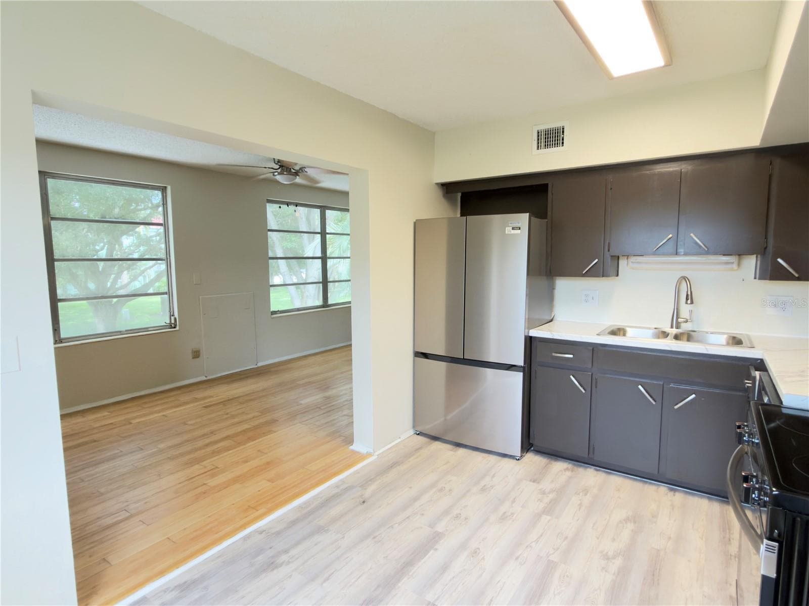 Keep the conversation going while you cook - 2378 ECUADORIAN WAY #22, CLEARWATER