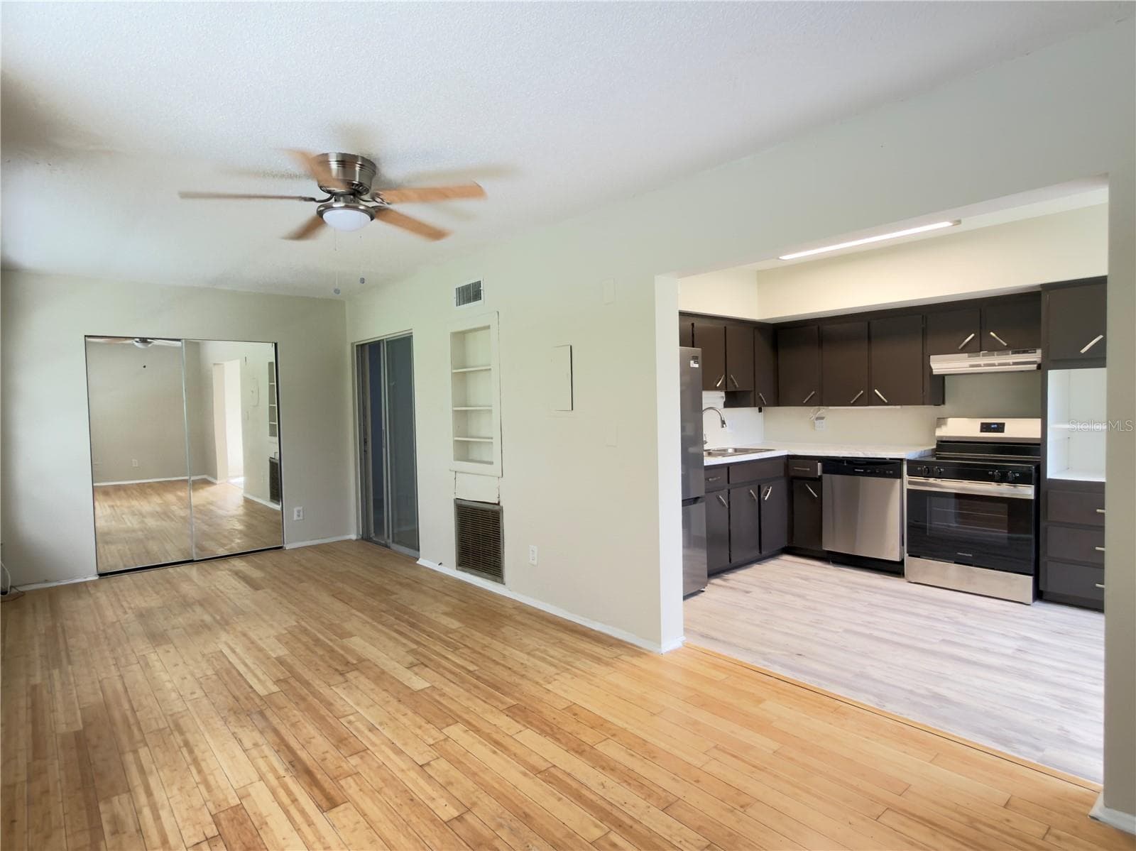 Extra space for game night - 2378 ECUADORIAN WAY #22, CLEARWATER