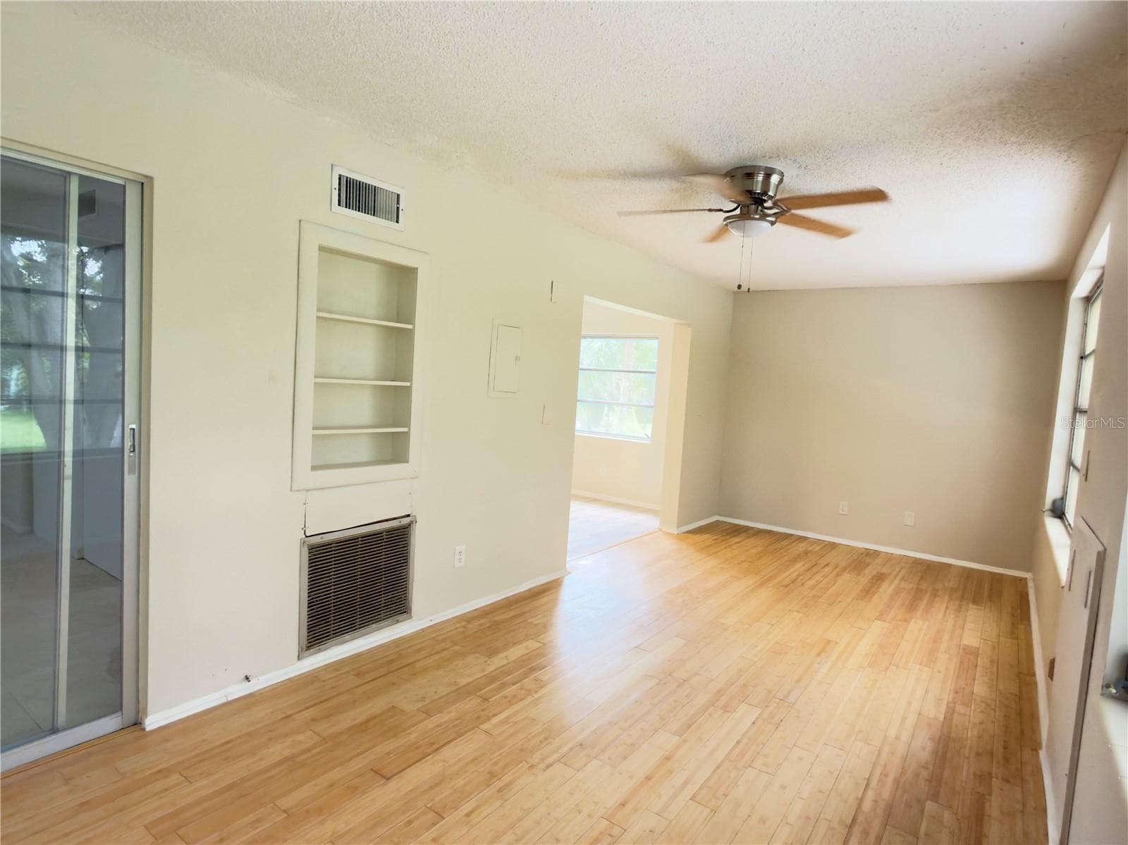 Plenty of room for hobbies and creative! projects - 2378 ECUADORIAN WAY #22, CLEARWATER