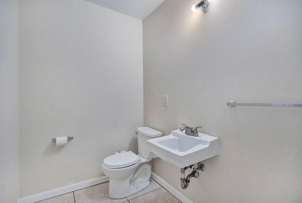 Half Bath off Garage - 109 PINE NEEDLE LN, ALTAMONTE SPRINGS