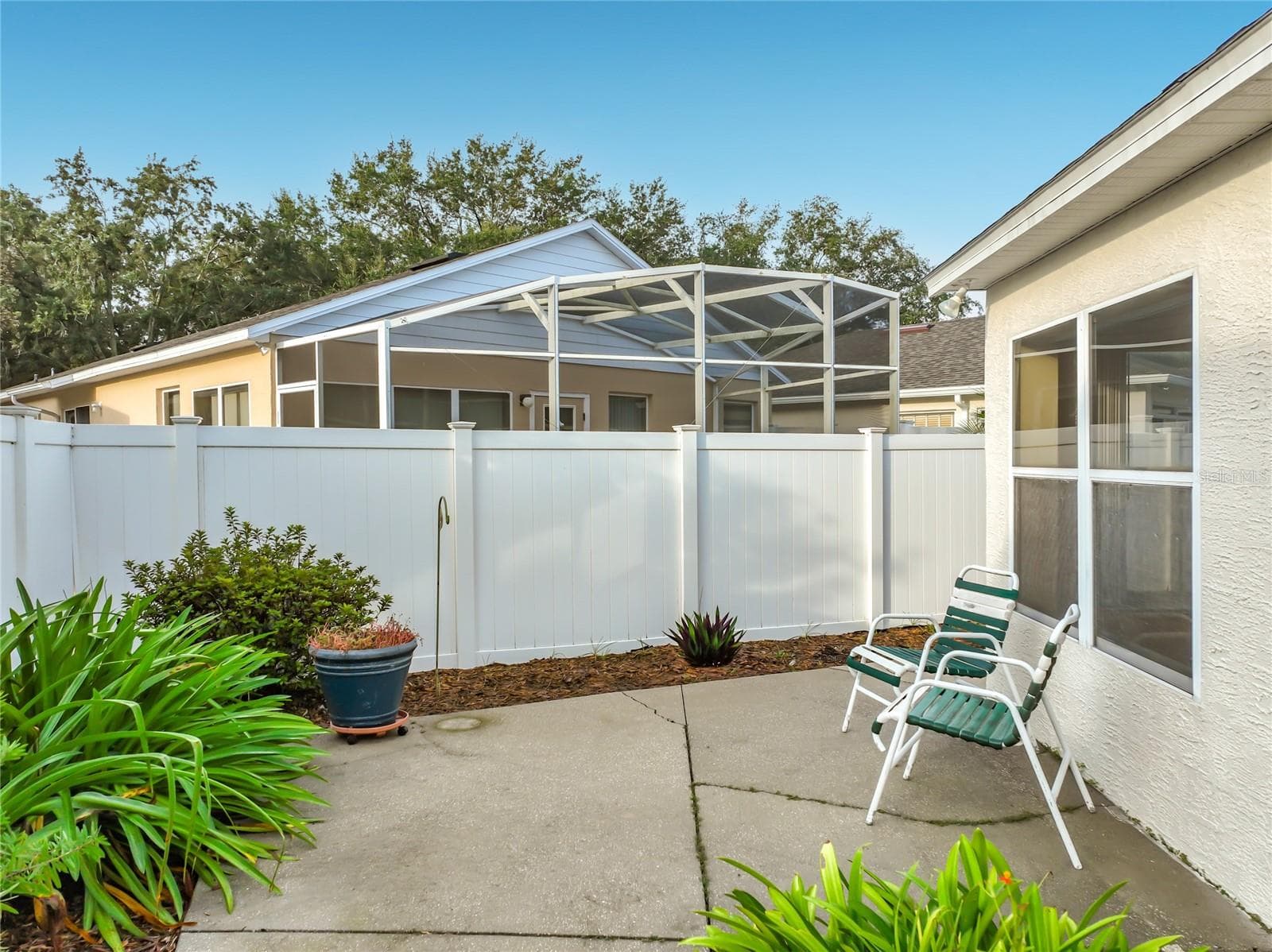 One of two private patios /courtyards at house - 2038 BRAXTON ST, CLERMONT