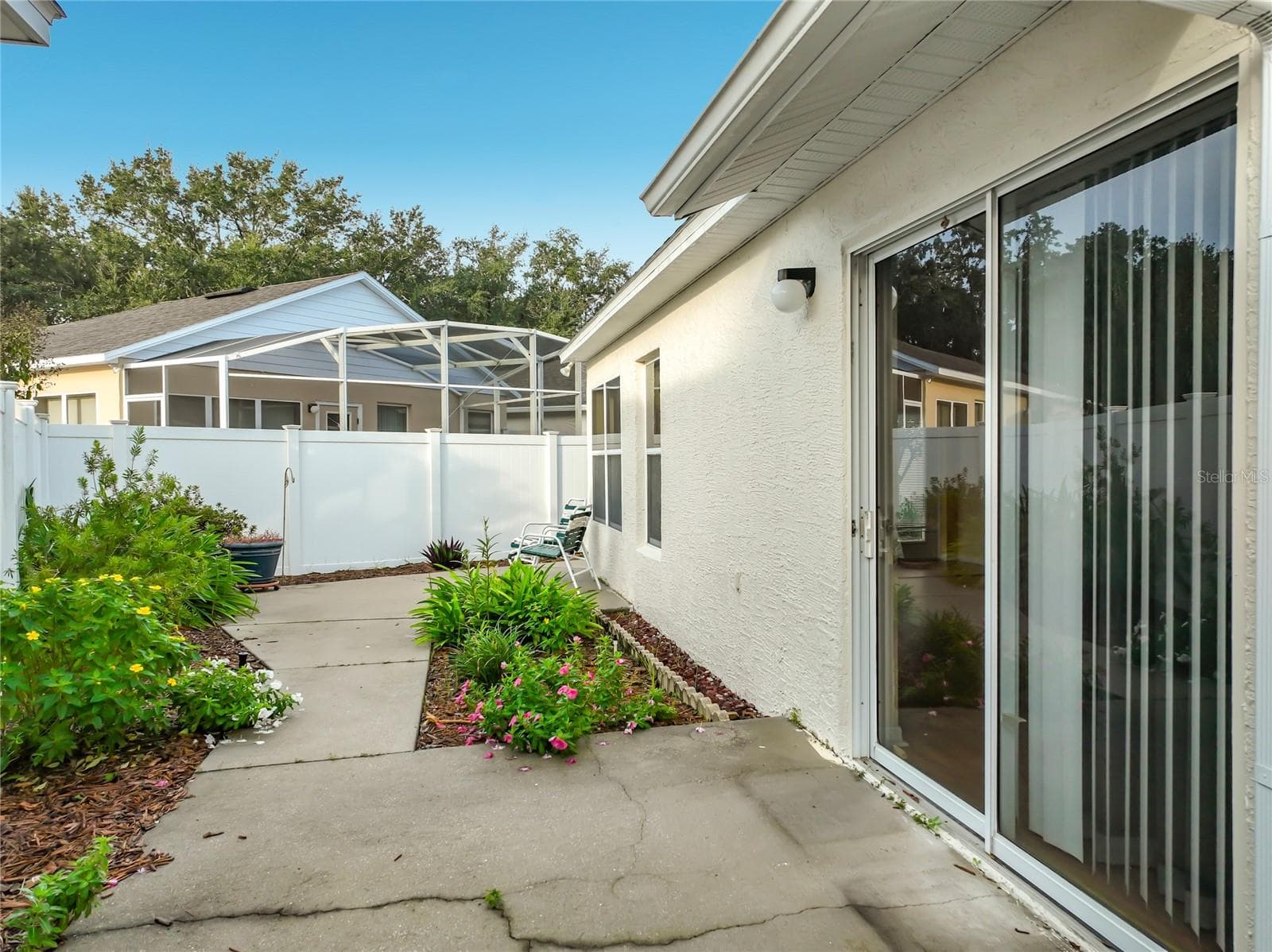 Sliding glass doors to courtyard - 2038 BRAXTON ST, CLERMONT