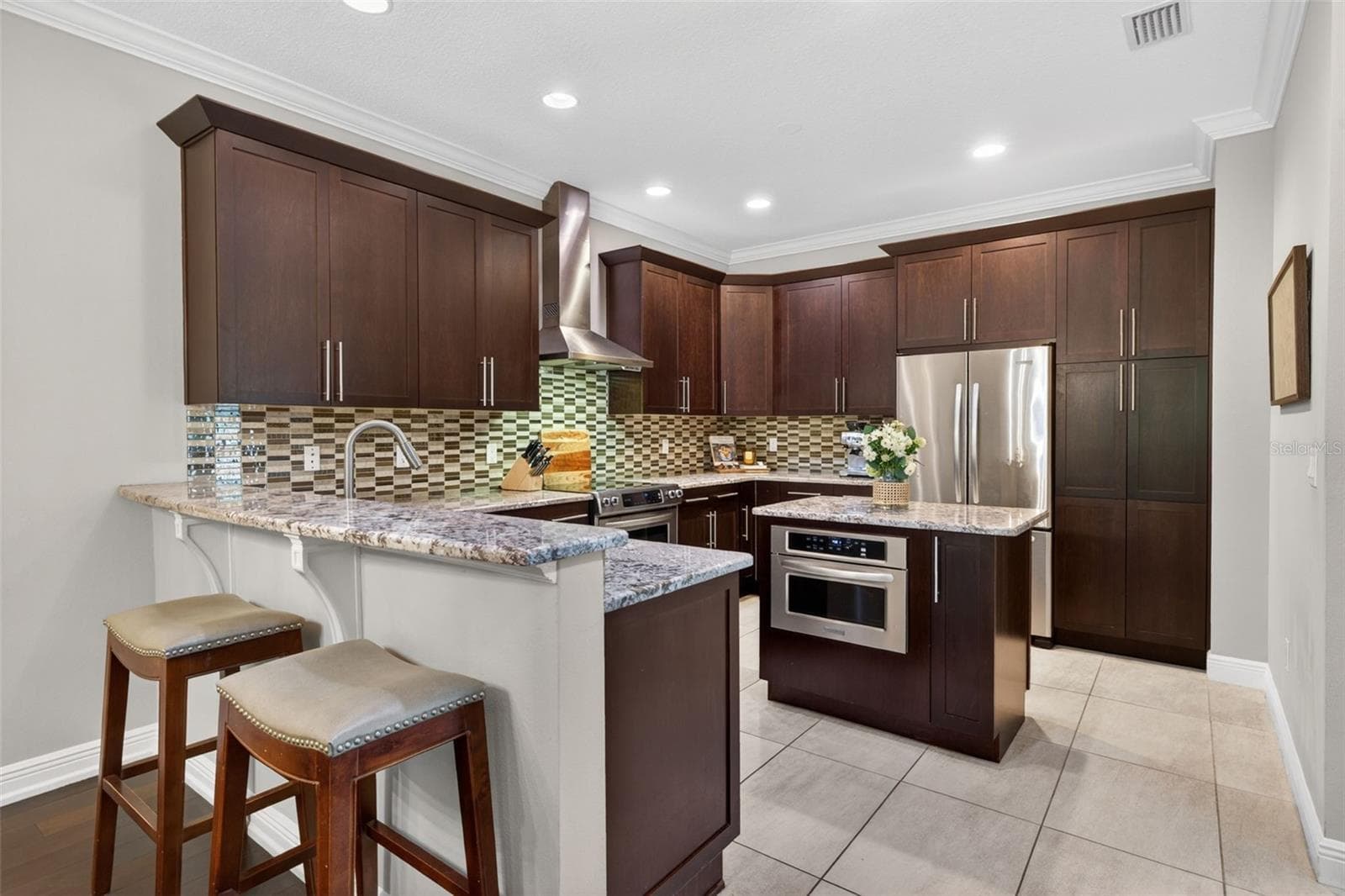Townhouse at 252 VALENCIA CIR, ST PETERSBURG, photo 7 of 51