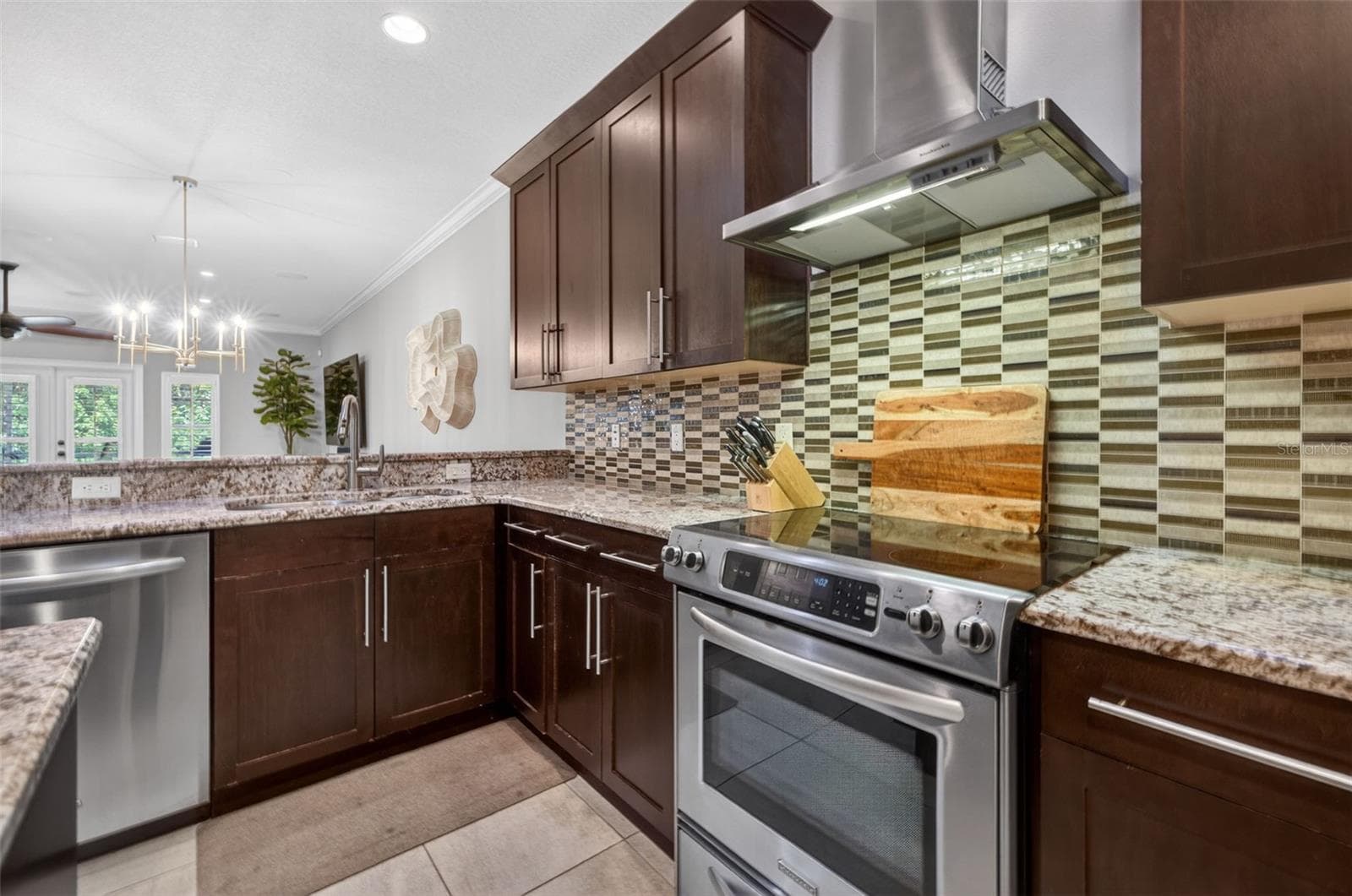 Townhouse at 252 VALENCIA CIR, ST PETERSBURG, photo 10 of 51