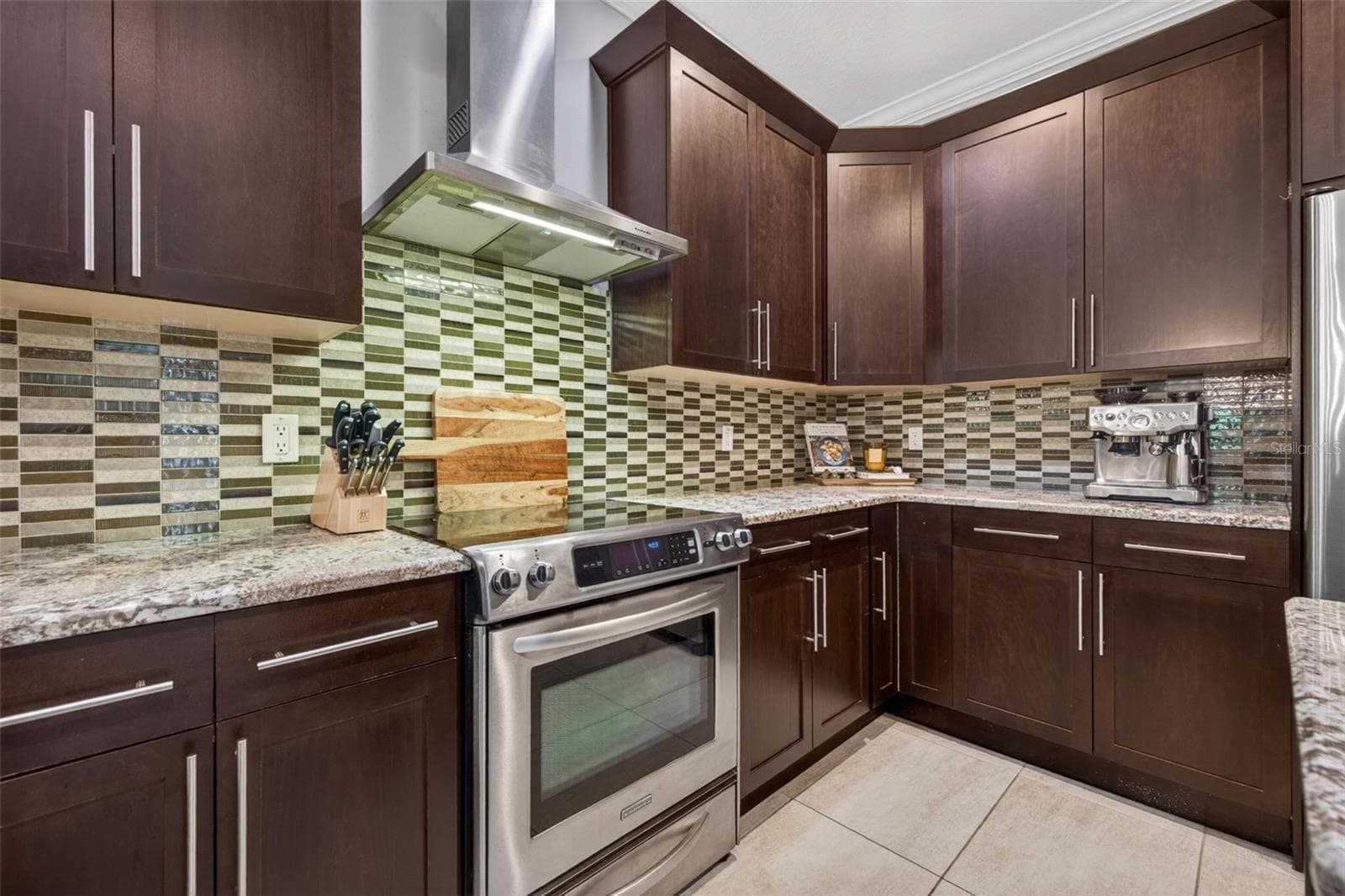 Townhouse at 252 VALENCIA CIR, ST PETERSBURG, photo 12 of 51