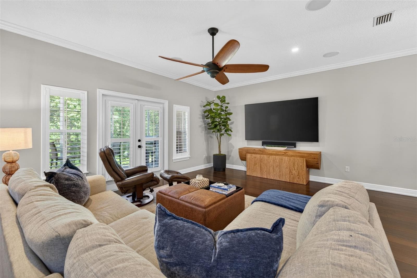 Townhouse at 252 VALENCIA CIR, ST PETERSBURG, photo 20 of 51