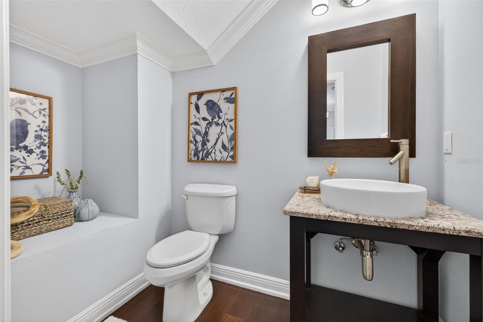 Powder Room - 252 VALENCIA CIR, ST PETERSBURG