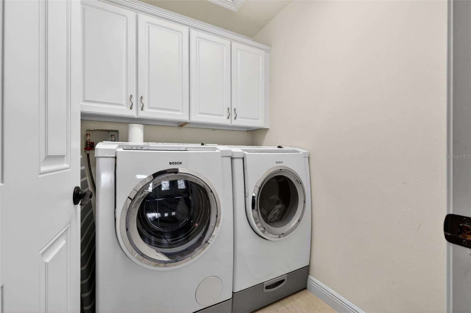 Laundry - 252 VALENCIA CIR, ST PETERSBURG
