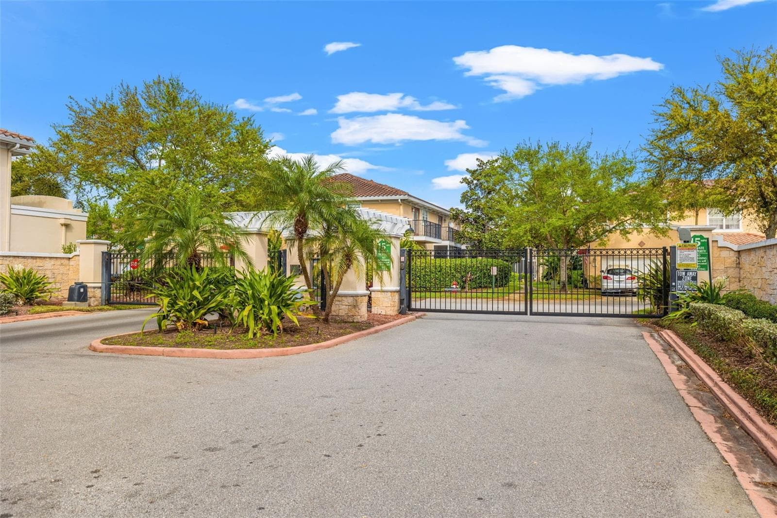 Gated community - 252 VALENCIA CIR, ST PETERSBURG