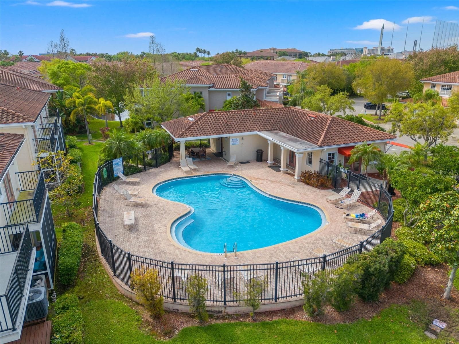 Community pool - 252 VALENCIA CIR, ST PETERSBURG