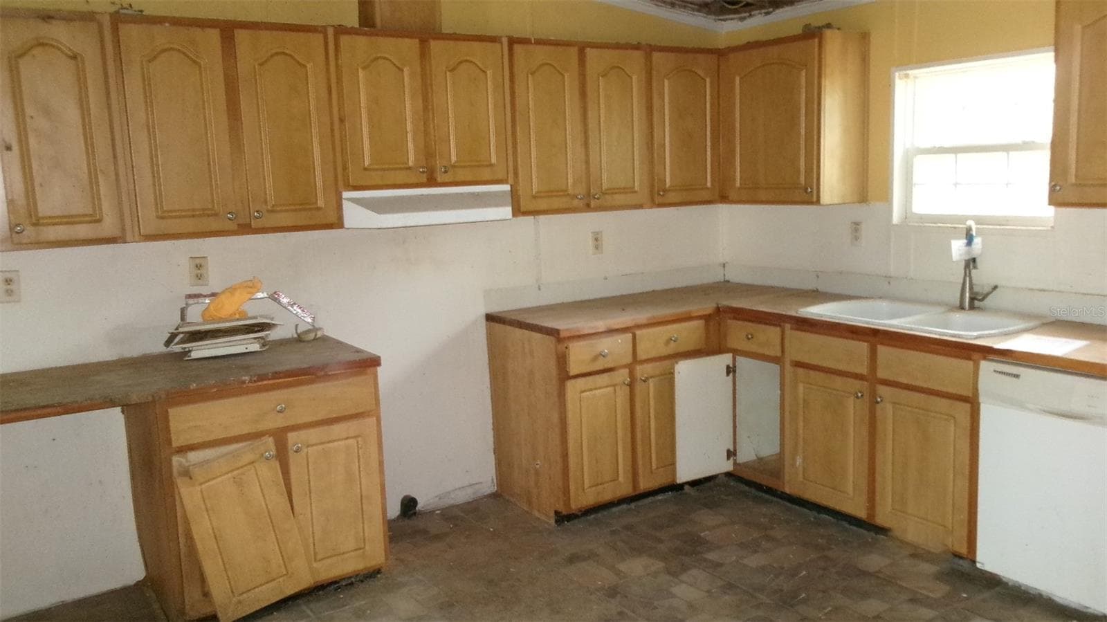 Manufactured Home at 15532 MANGO DR, PUNTA GORDA, photo 2 of 23