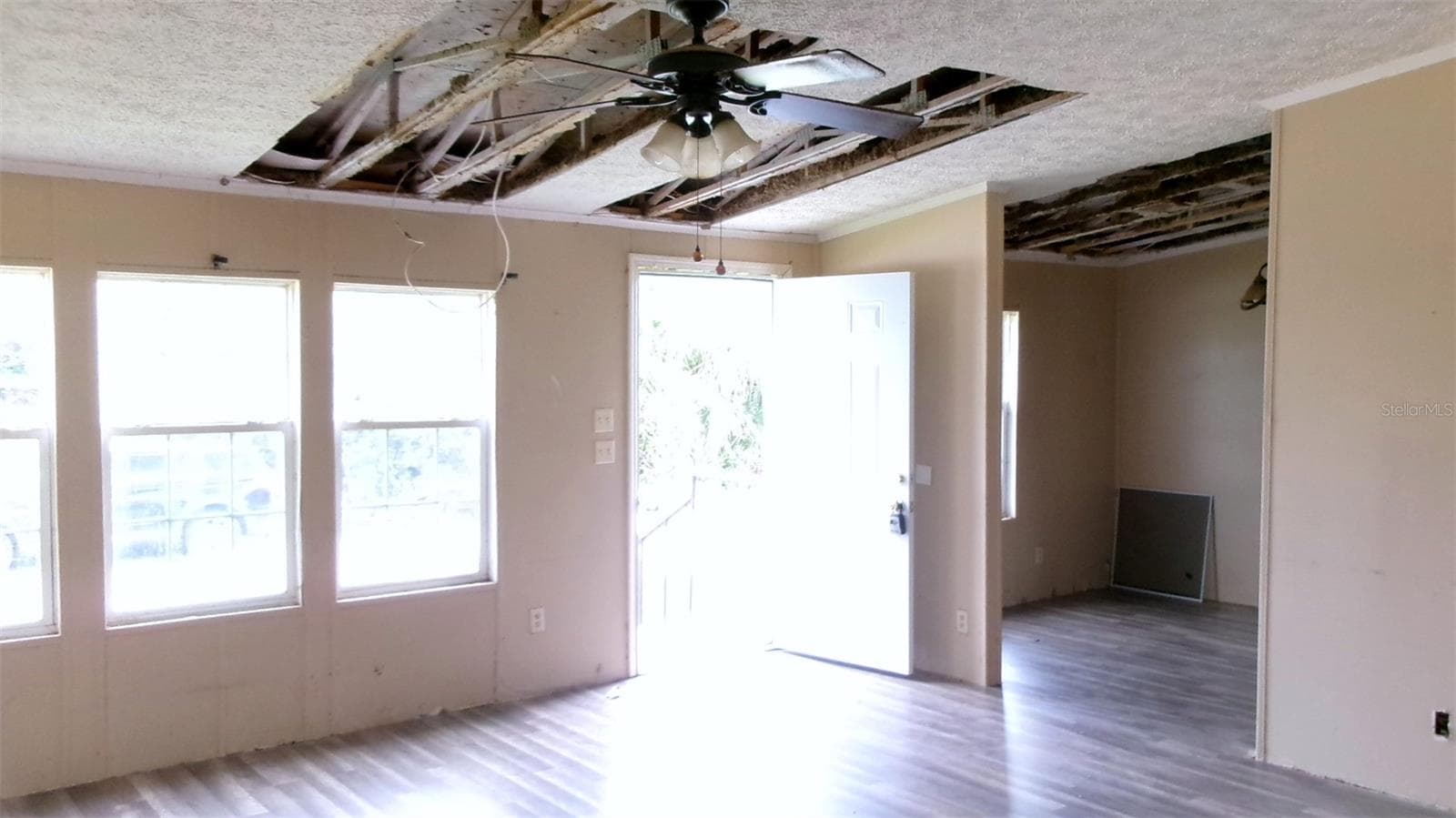 Manufactured Home at 15532 MANGO DR, PUNTA GORDA, photo 6 of 23
