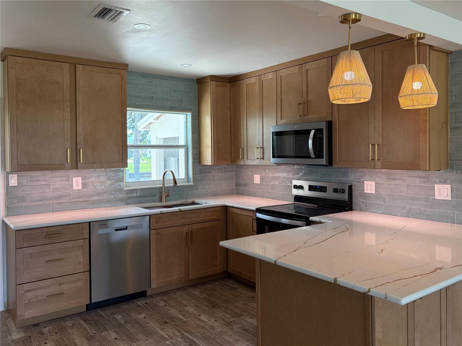 Under cabinet lighting - 10451 MARION ST, ENGLEWOOD