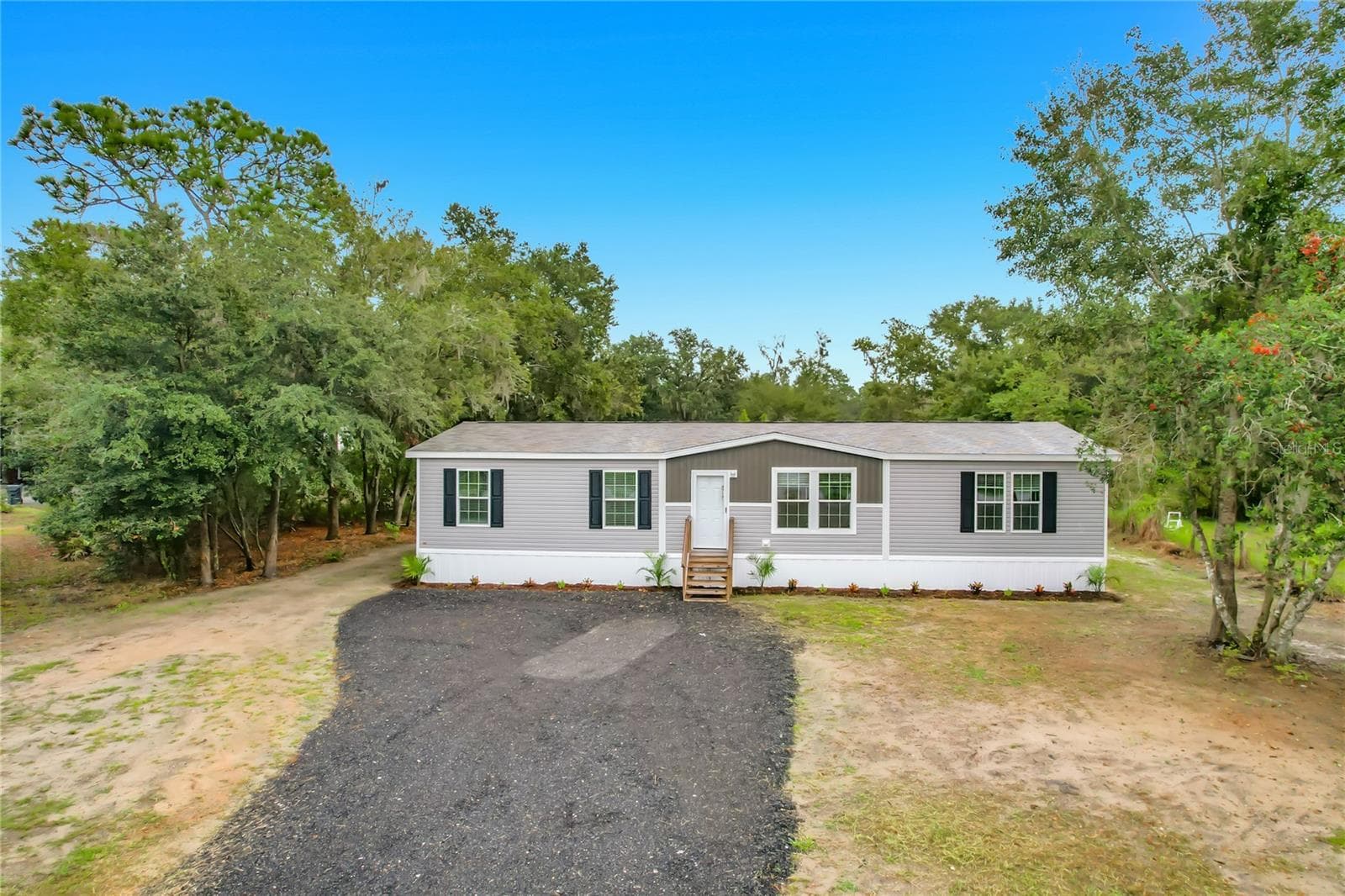 Manufactured Home at 9717 MOORE RD, LAKELAND, photo 2 of 44