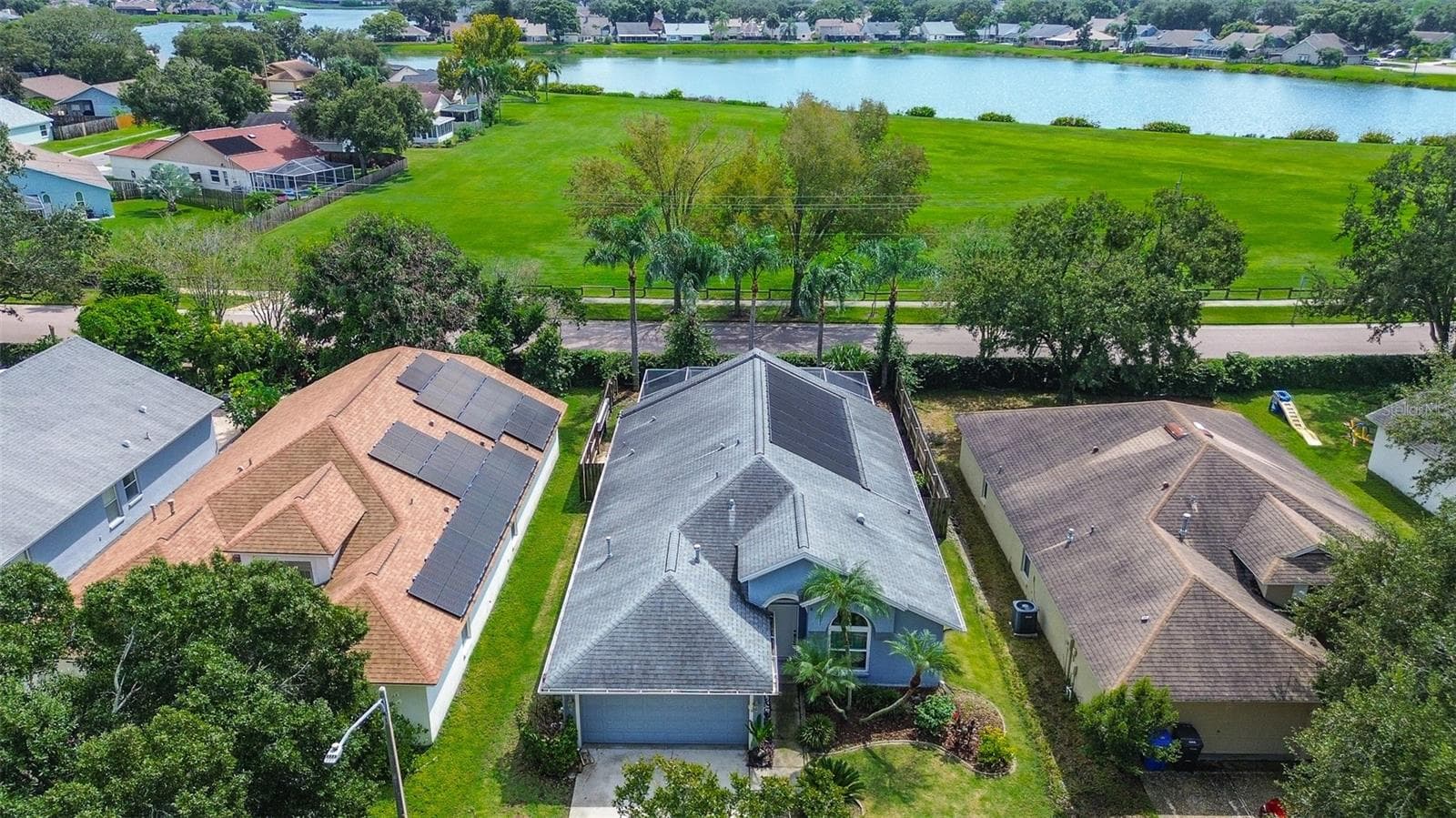Looking toward park behind home - 1709 SCOTCH PINE DR, BRANDON