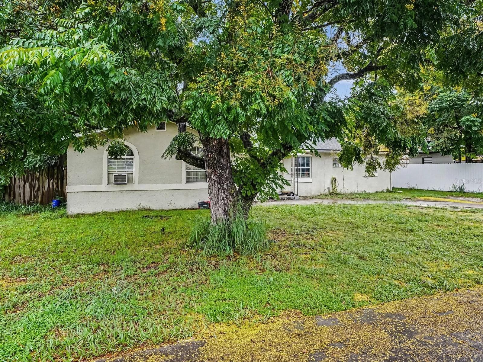 Single Family Residence at 2205 N HIAWASEE RD, ORLANDO, photo 2 of 31