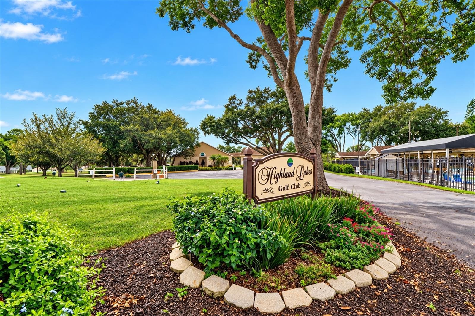 The golf course monument with the club facilities in the background - 978 MADRID DR, PALM HARBOR